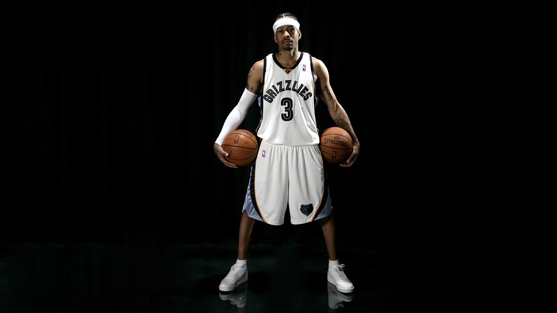 绿茵场上的绝杀与羽坛纪录的刷新，体育之夜的奇迹与永恒